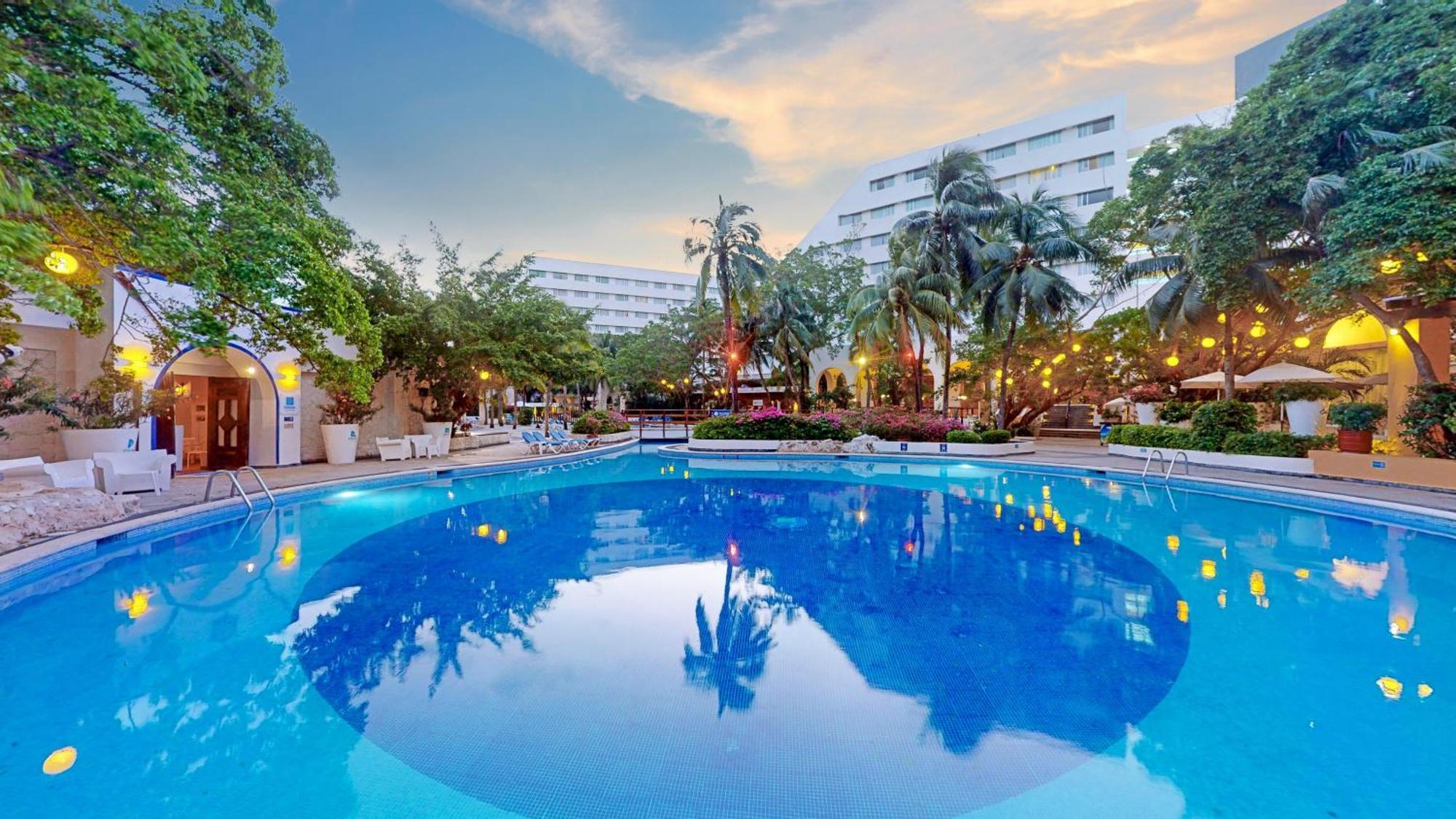 Oasis Palm Hotel Cancún Exterior foto